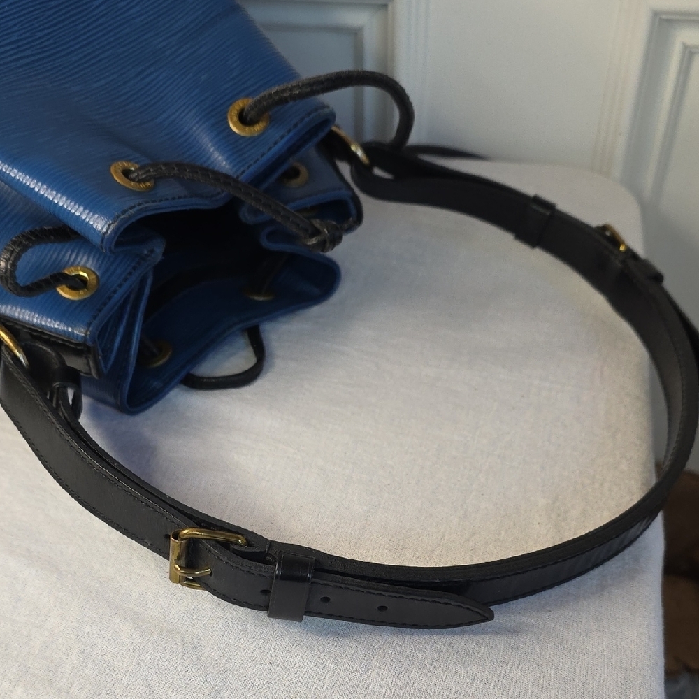 Louis Vuitton Epi Blue Bucket Bag With COA - Picture 11 of 15